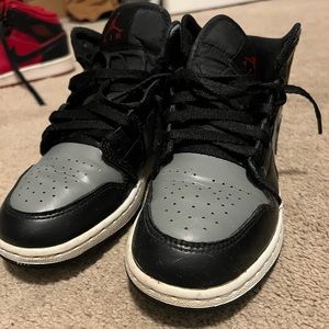 Kids Jordan 1 size 3.5y black/gray/white